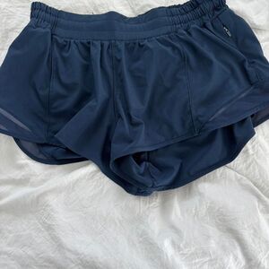 LULULEMON Hotty Hot Low Rise 2.5 Sz 8 Athletic Women's Navy Blue Shorts